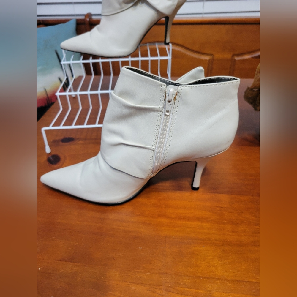 ALDO white leather heeled booties - Picture 7 of 7